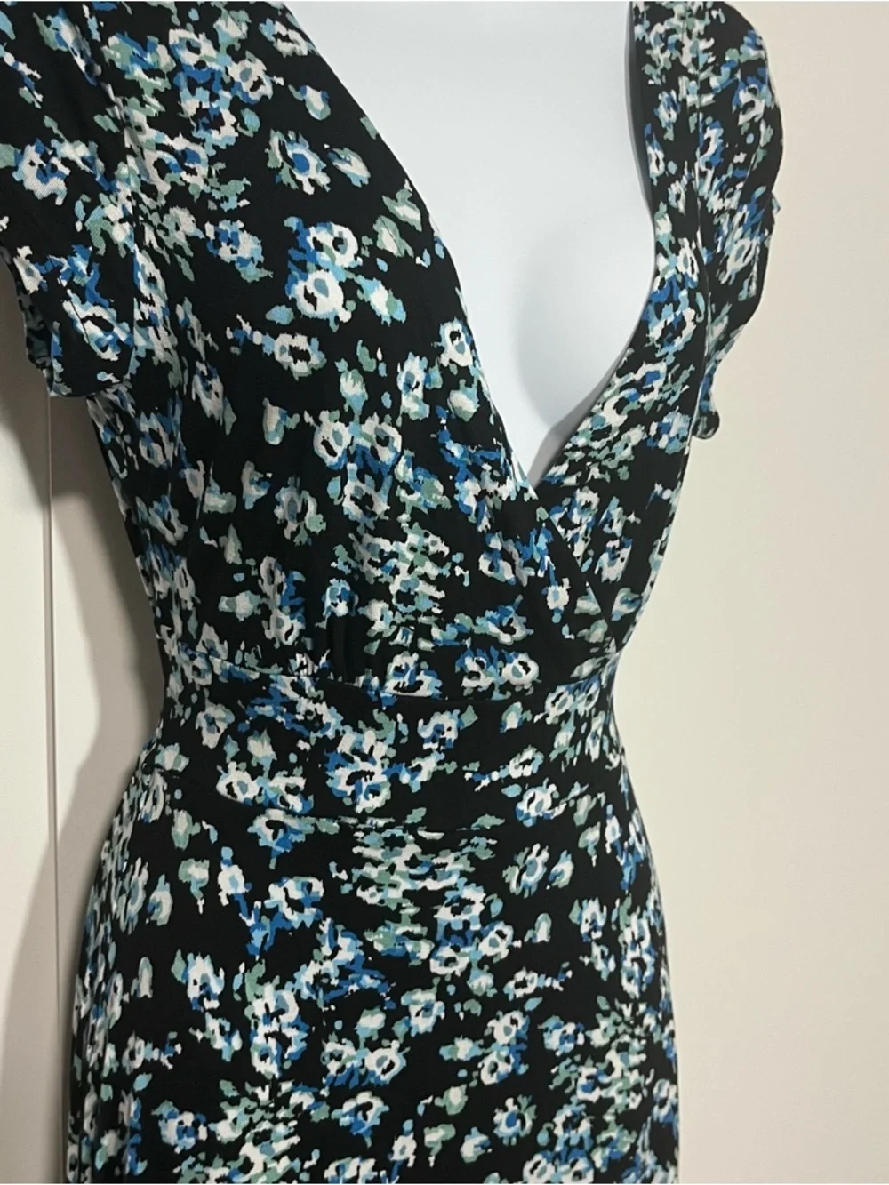 Floral Midi Dress Blue Accents Size Medium Super Soft Wrap Tie Back Boho - Picture 4 of 8